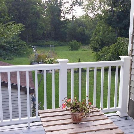 Burdett House Bed & Breakfast Exterior photo