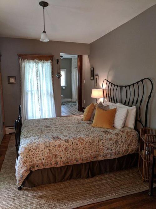 Burdett House Bed & Breakfast Exterior photo