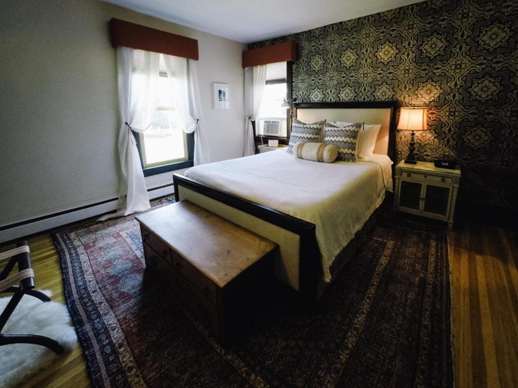 Burdett House Bed & Breakfast Exterior photo